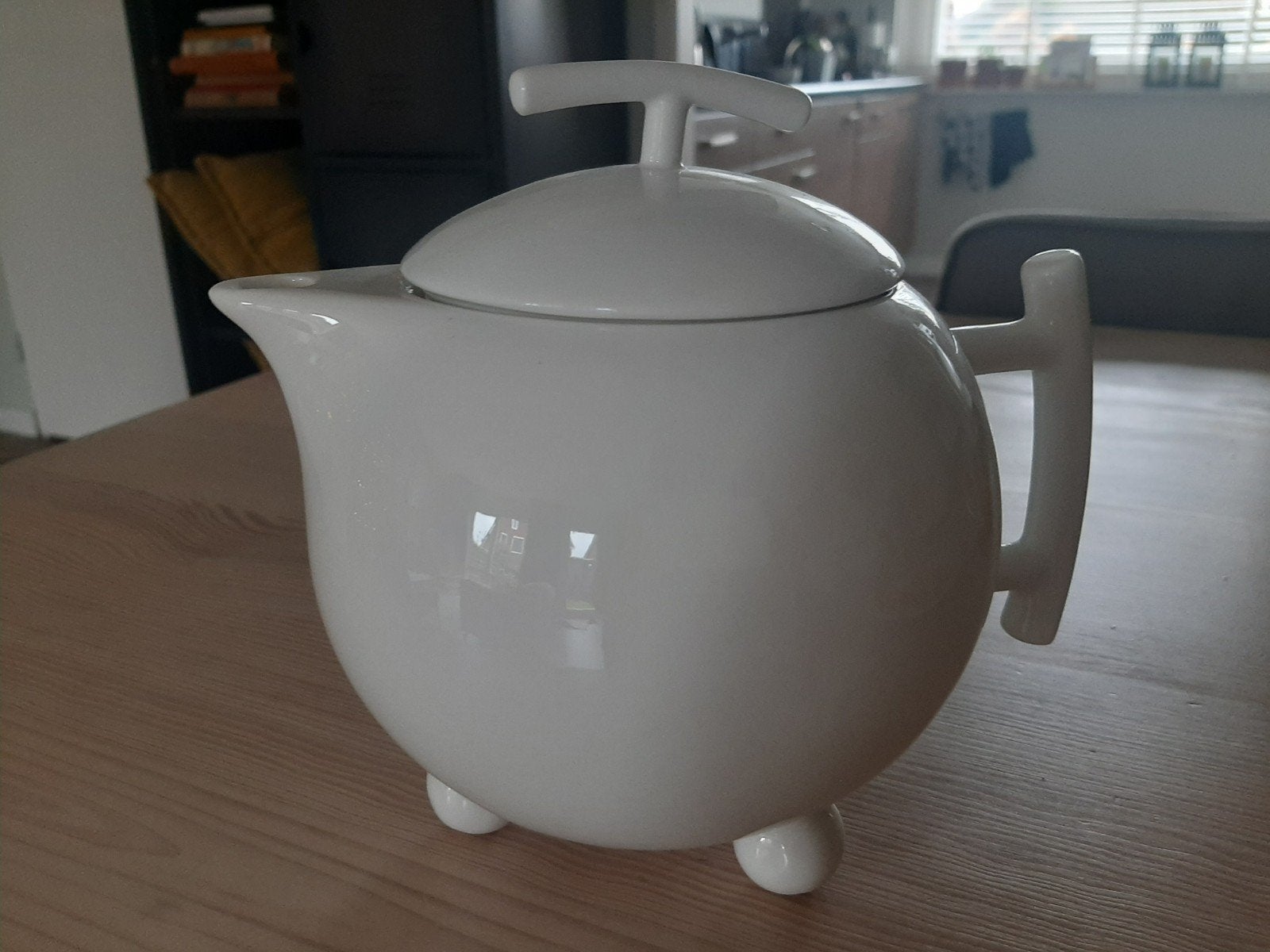 Witte theepot met theefilter - ideaal voor herfst/winter, Ophalen of Verzenden, Zo goed als nieuw