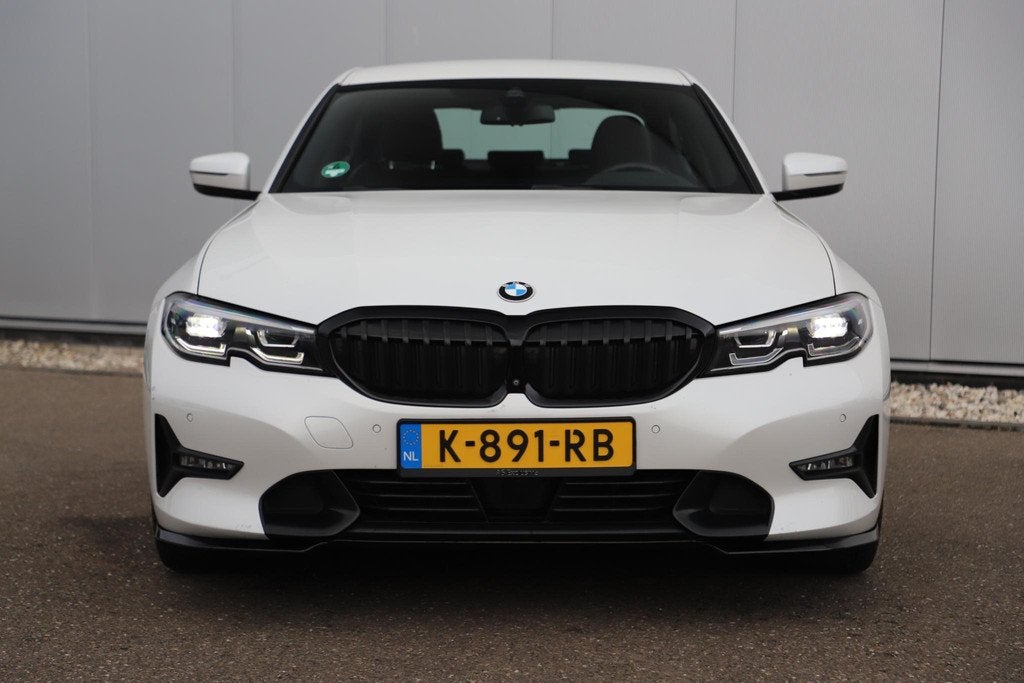 BMW 3-serie 330e High Executive Shadowline Pakket Leder 18 i, 1998 cc, Achterwielaandrijving, Gebruikt, 4 cilinders