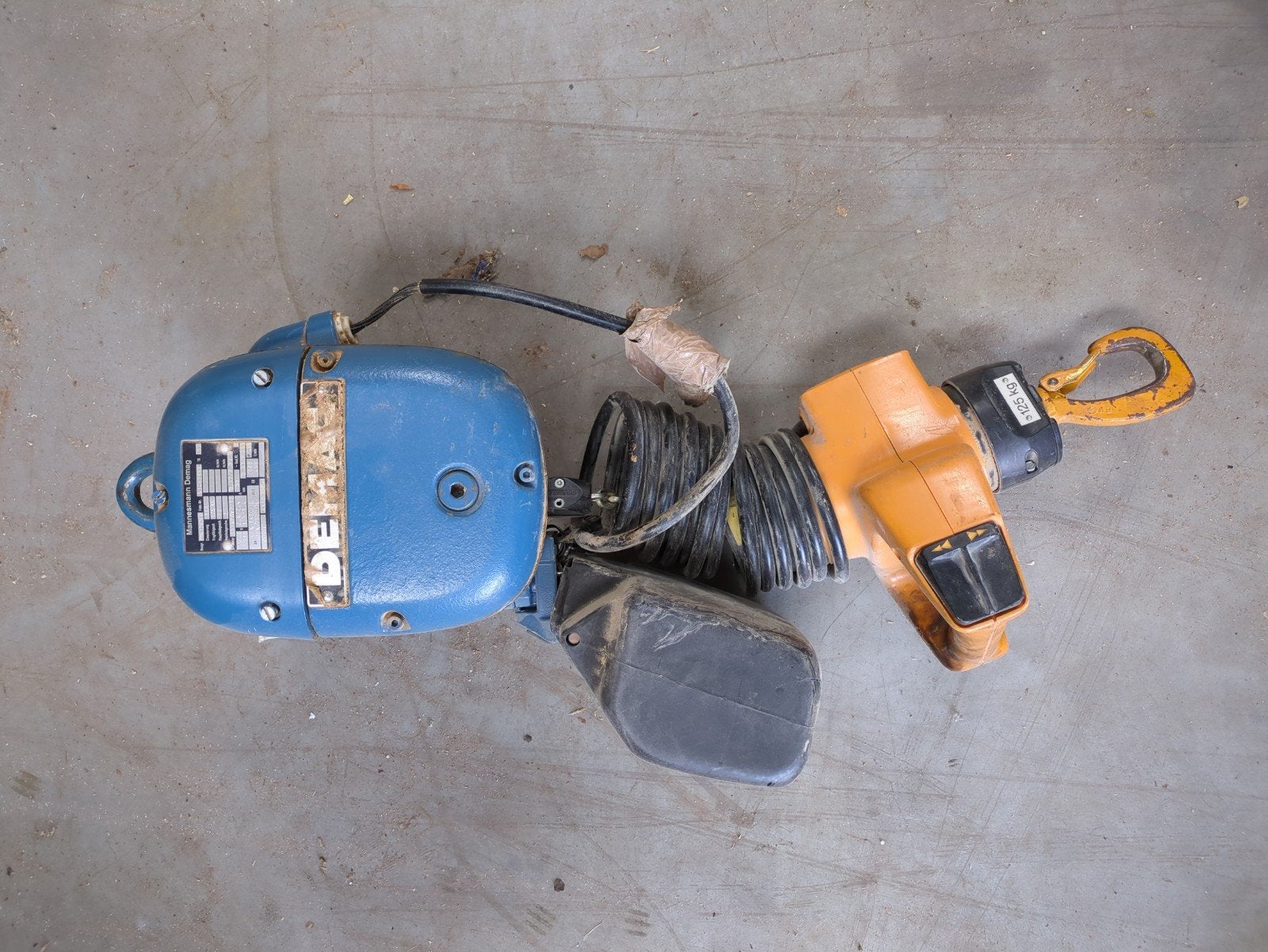 Demag takel 125kg, Ophalen