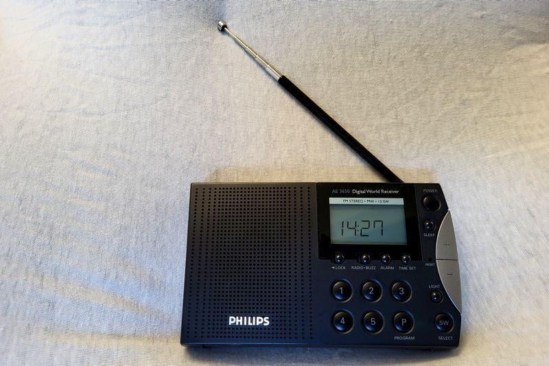 kleine Philips wereldontvanger AM , FM en Kortegolfbanden, Ophalen, Zo goed als nieuw, Wereldontvanger