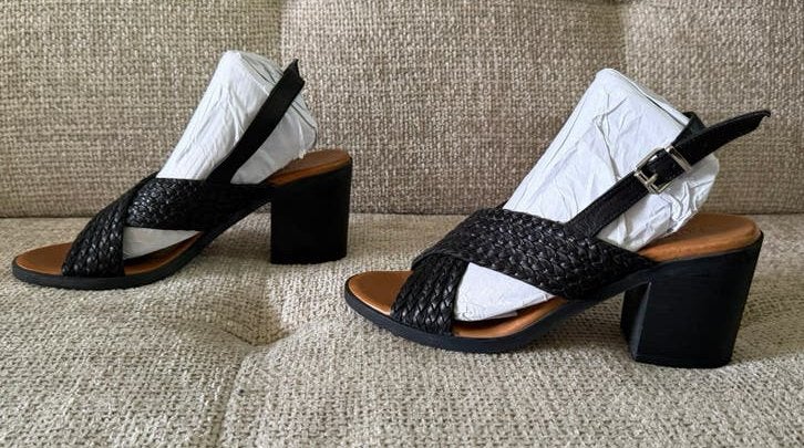 Sandalen hakje Notre-V mt 39 (vrprs  is incl vzk binnen NL), Kleding | Dames, Schoenen, Ophalen of Verzenden, Zo goed als nieuw