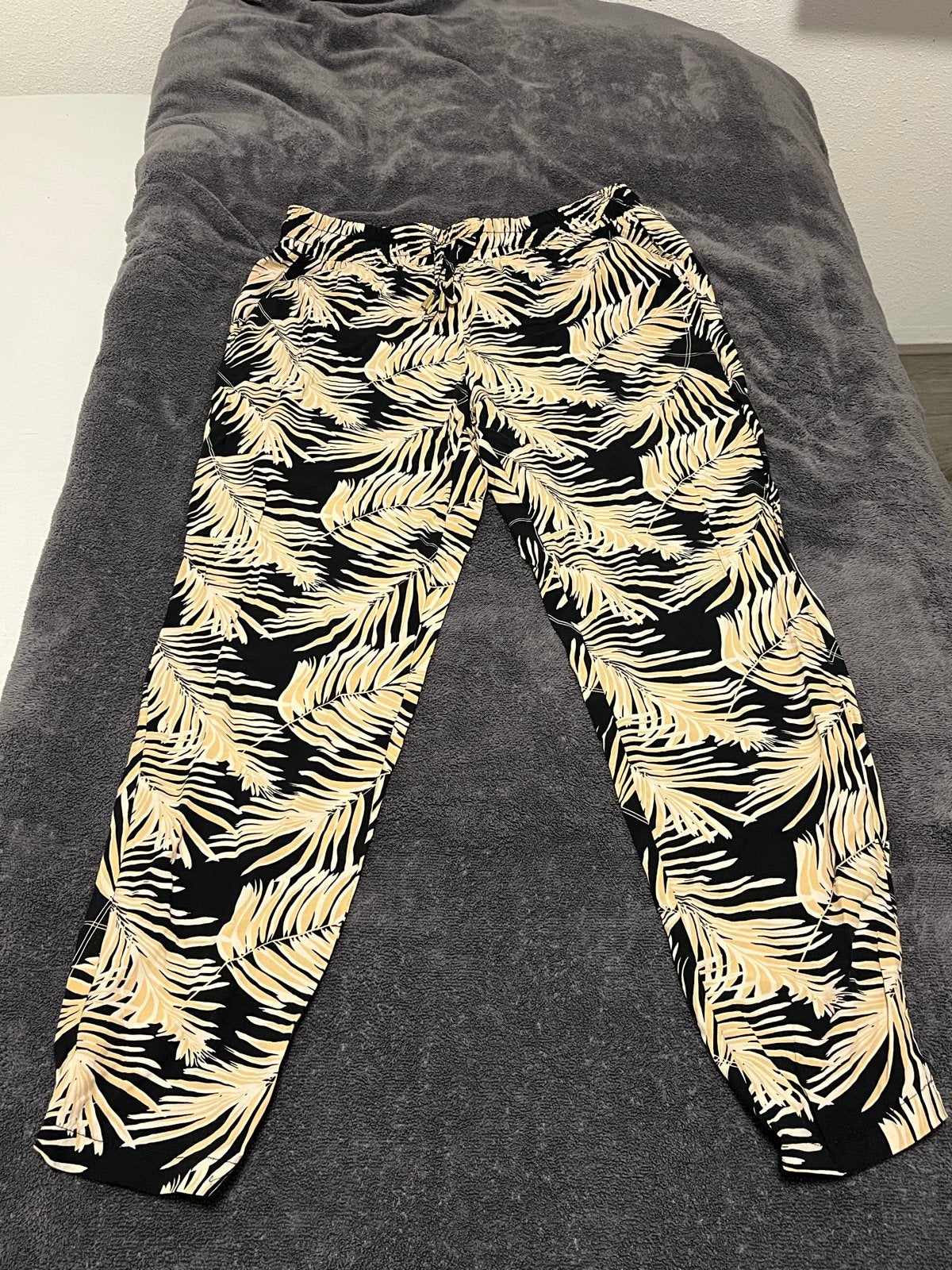 AMISU Zomerbroek  - Maat S, Kleding | Dames, Zwart, Ophalen of Verzenden, Zo goed als nieuw, Maat 36 (S)