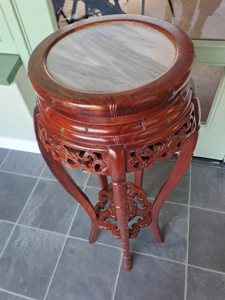 Chinese piedestal zuil plantentafel bewerkt hout., Ophalen, Minder dan 55 cm, Rond, Zo goed als nieuw