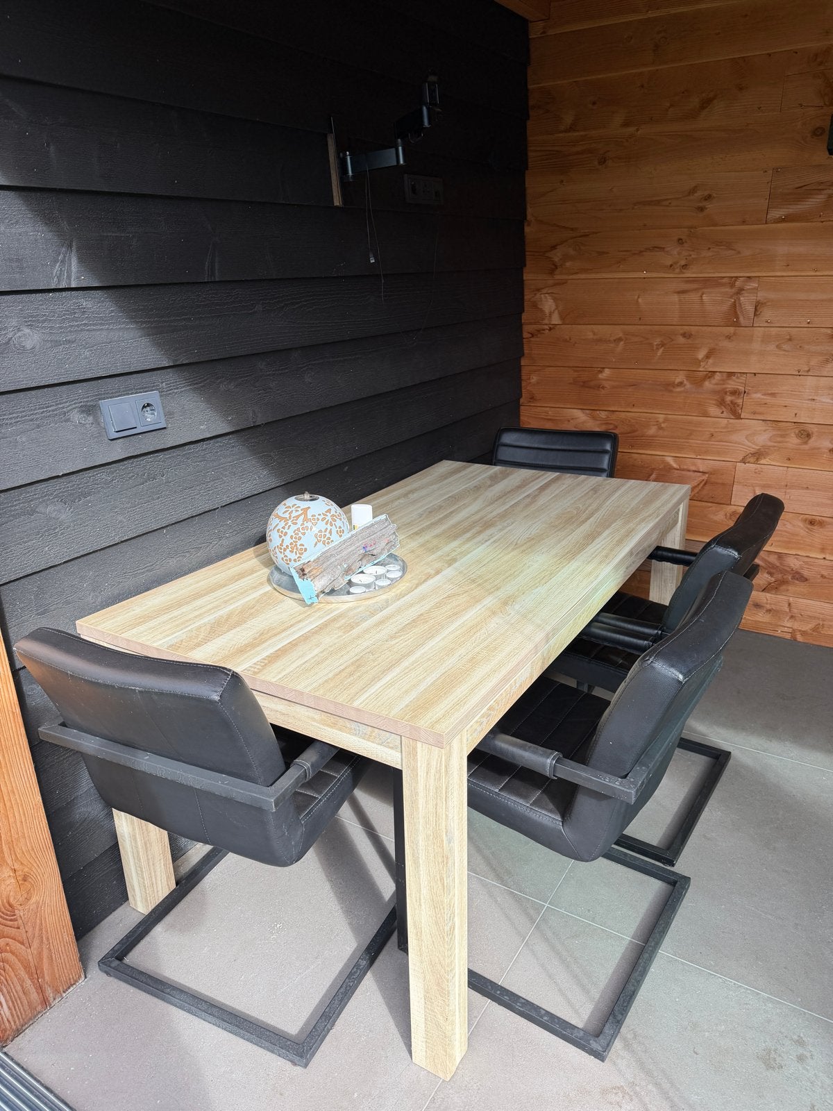 4 zwarte ‘leren’ stoelen, Ophalen, Gebruikt, Zwart, Vier