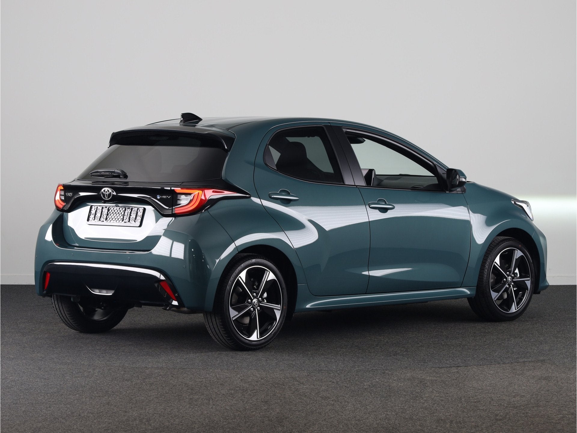 Toyota Yaris 1.5 Hybrid 130 Executive | Apple CarPlay / Andr, Auto's, Zwart, Nieuw, Hybride Elektrisch/Benzine, 3 cilinders