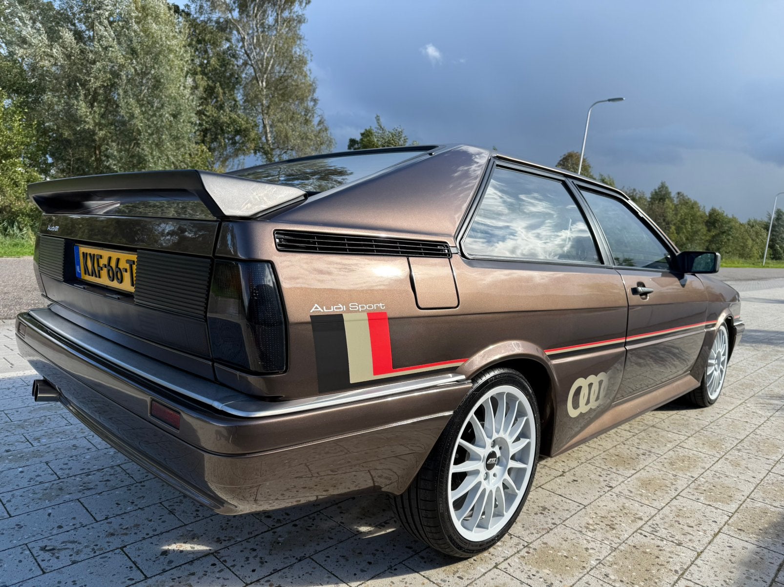 Prachtige Audi Coupé GT 2.2 5E bj 1983 –in bijna nieuwstaat!, Auto's, Voorwielaandrijving, Dealer onderhouden, Stof, Bruin