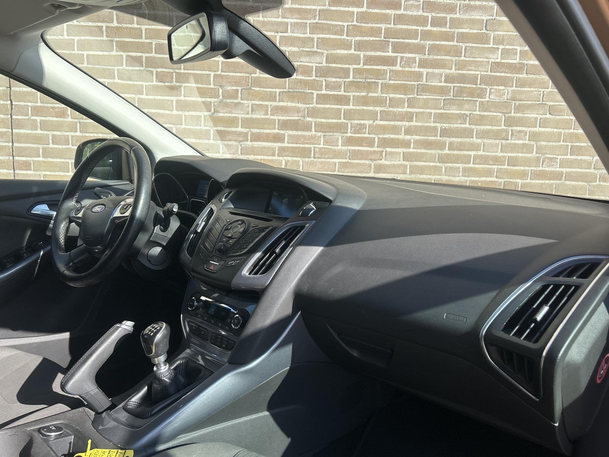 Foto 23 van Ford Focus Wagon 1.0 EcoBoost Titanium | Climate | Cruise |