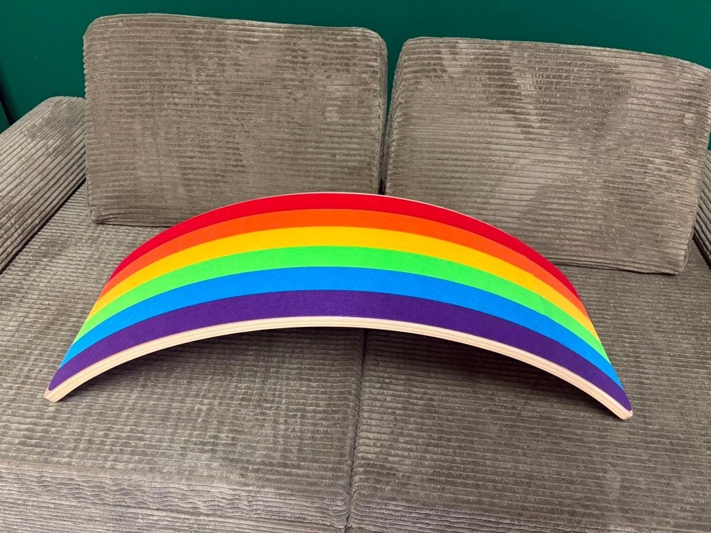 Houten balance board Jindl met vilt regenboog kleuren, Ophalen, Jindl, Info@jindl.nl, Overige typen
