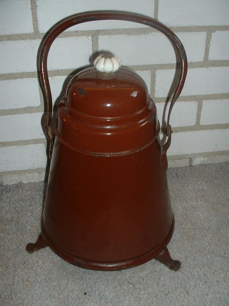 Emaille Bruine Doofpot met porseleinen knop, Ophalen