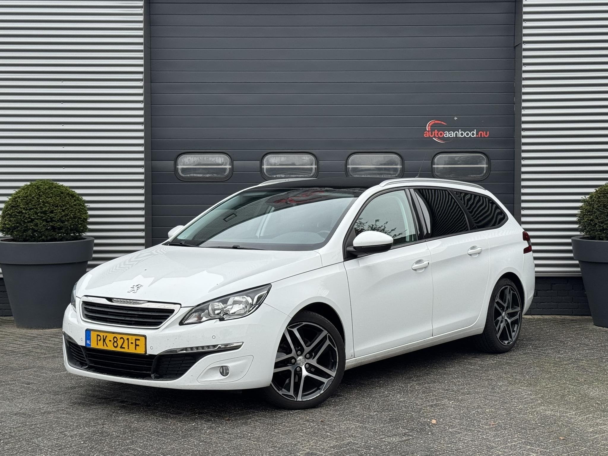 Peugeot 308 SW 1.2 PureTech Blue Lion ENGINE NOT 100% | Pano, Voorwielaandrijving, Stof, Gebruikt, Euro 6