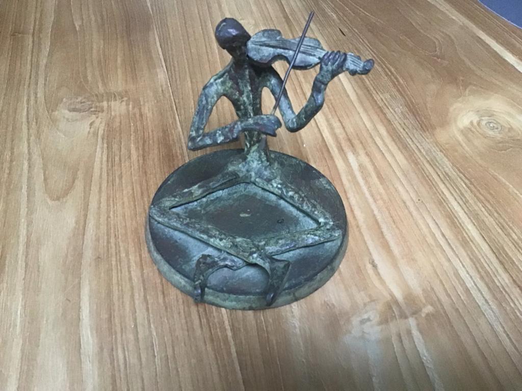 Abstract bronzen beeld van vioolspeler, Ophalen of Verzenden, 20 - 50 cm, Beeld, Bruin