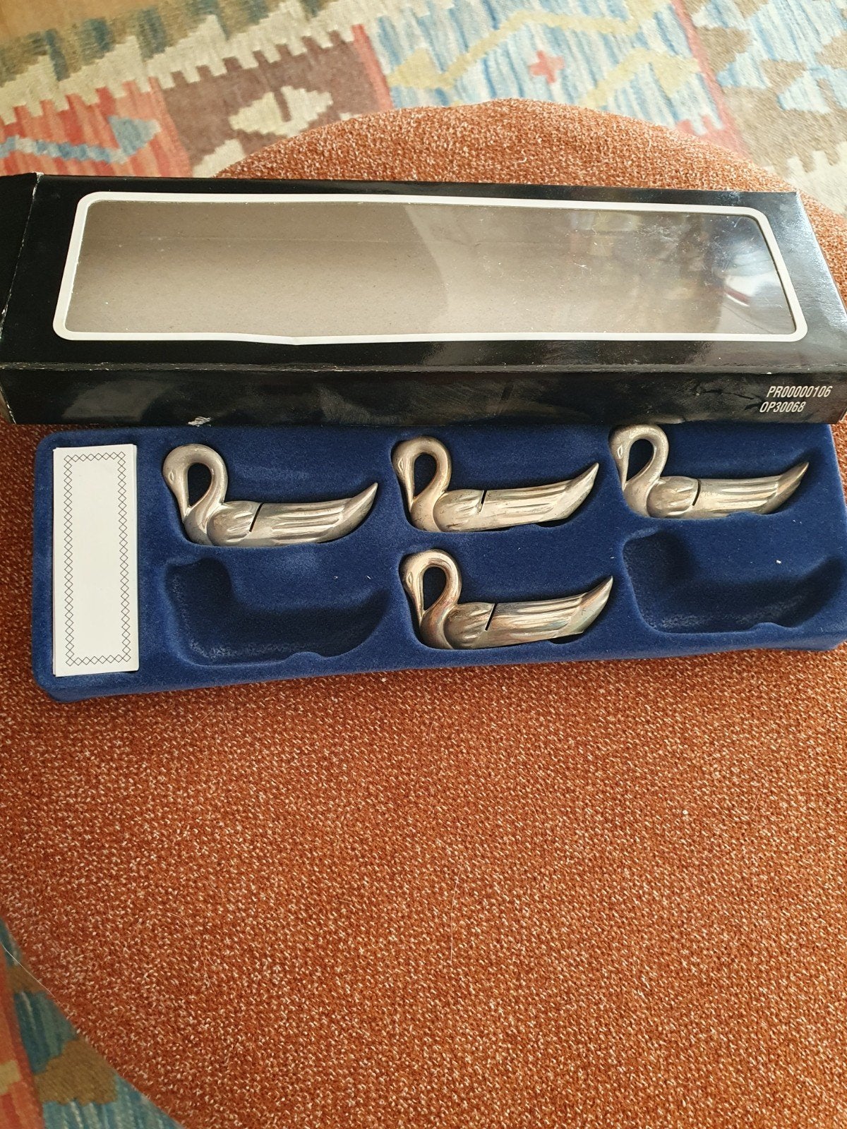 4 verzilverde messenleggers. Helaas missen er 2 uit het doos, Ophalen