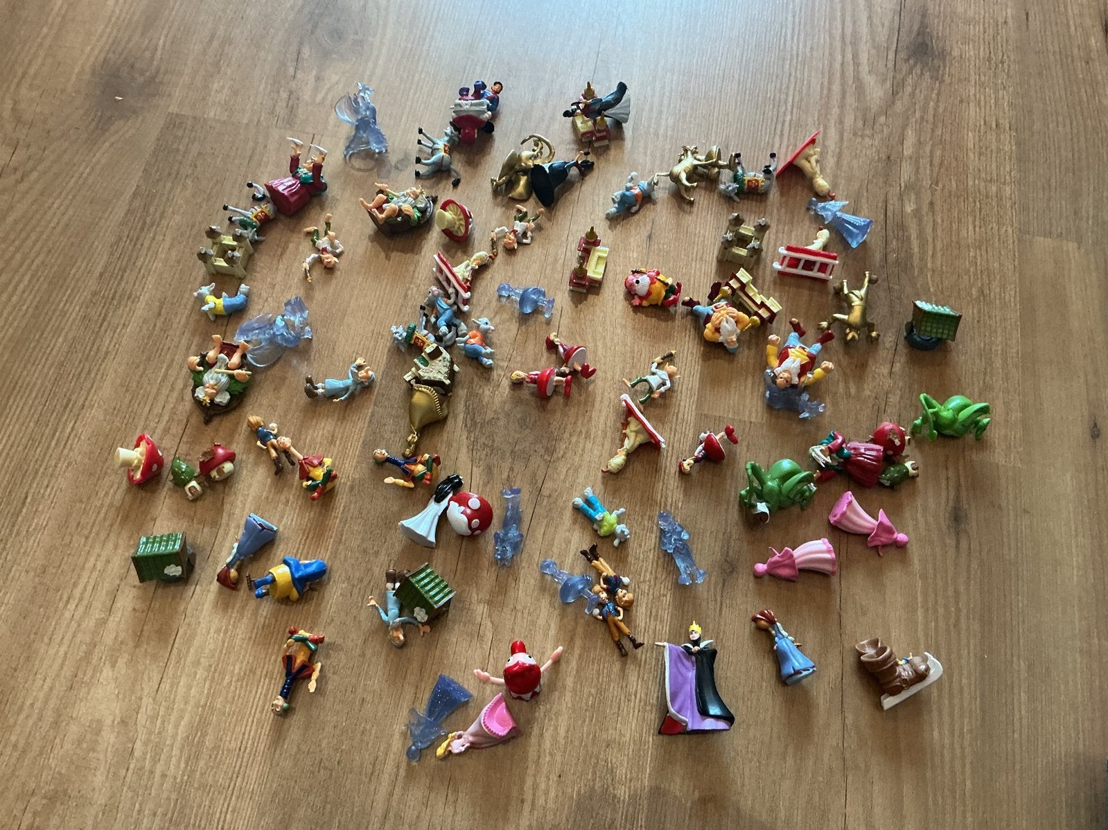 Grote verzameling +60 Efteling poppetjes en beeldjes, Ophalen of Verzenden, Gebruikt, Beeldje of Poppetje