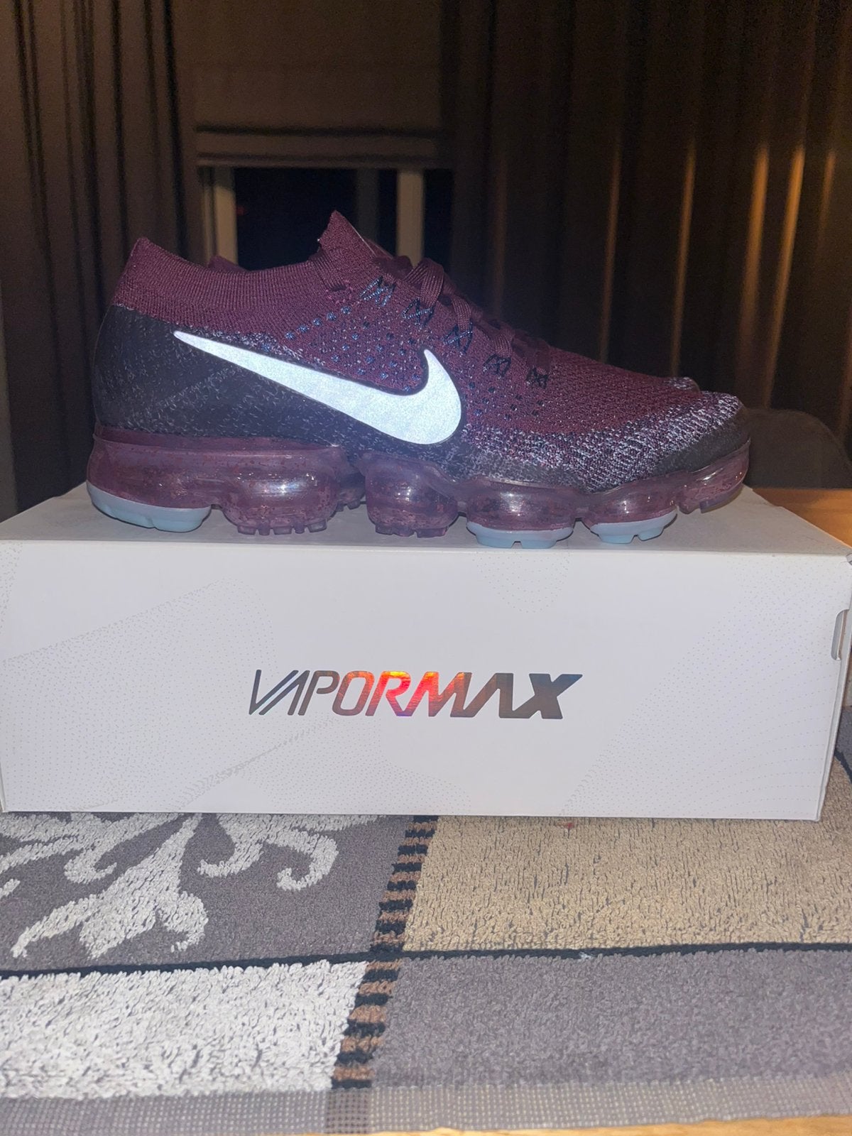 WMNS Nikelab Air Vapormax Flyknit Bordeaux. Maat 40,5., Ophalen of Verzenden, Nieuw, Overige kleuren, Sneakers of Gympen