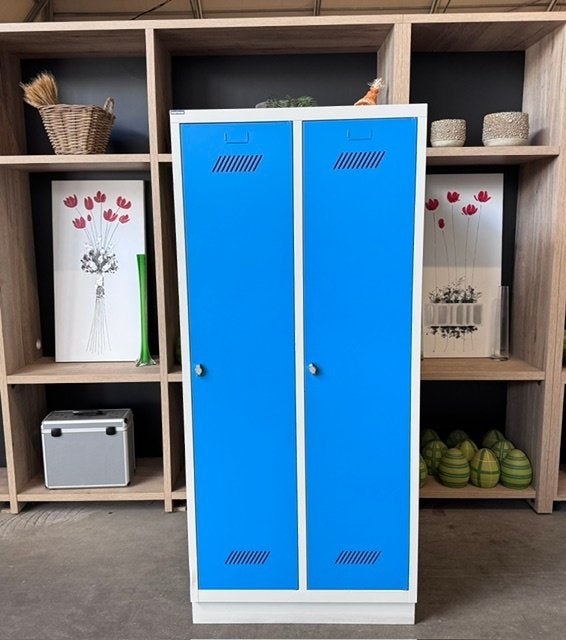 Metalen lockers – 2 stuks – blauw/grijs – €100/stuk
