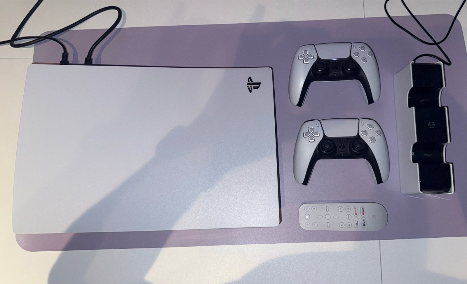 PS5 Disc Editie met 2 Controllers, Oplader en remote, Ophalen, Zo goed als nieuw