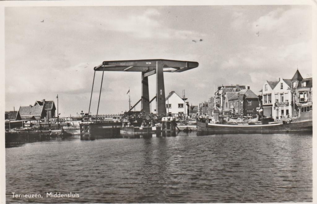 TERNEUZEN Middensluis, Verzamelen, Ansichtkaarten | Nederland, Verzenden, 1940 tot 1960, Ongelopen, Zeeland