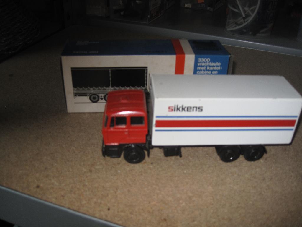 Lion car 73 - Daf bakwagen Sikkens, Hobby en Vrije tijd, Modelauto's | 1:50, Ophalen of Verzenden, Zo goed als nieuw, Bus of Vrachtwagen