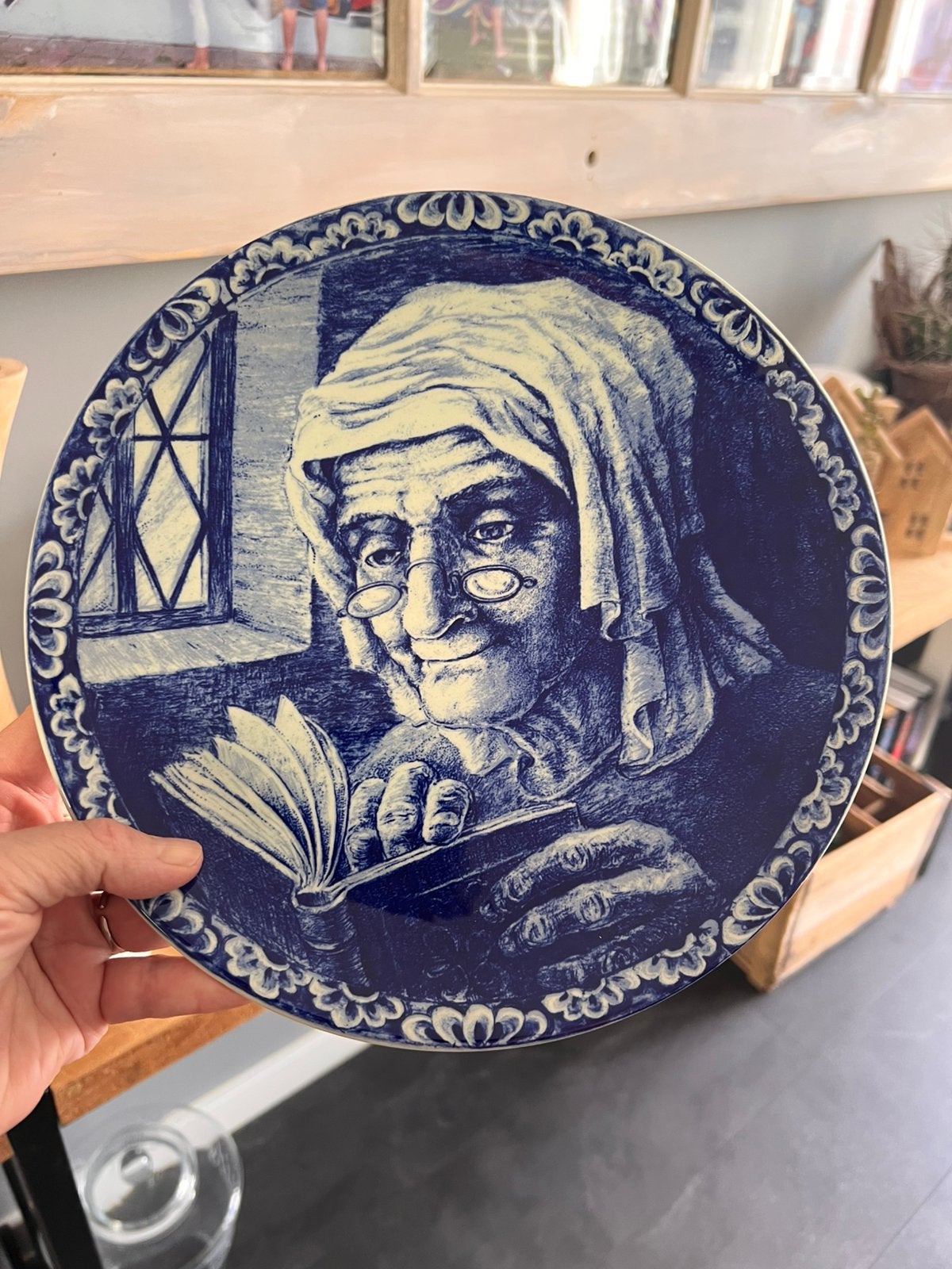 Delfs blauw Bord van Boch Frères Keramis uit La Louvière., Ophalen of Verzenden