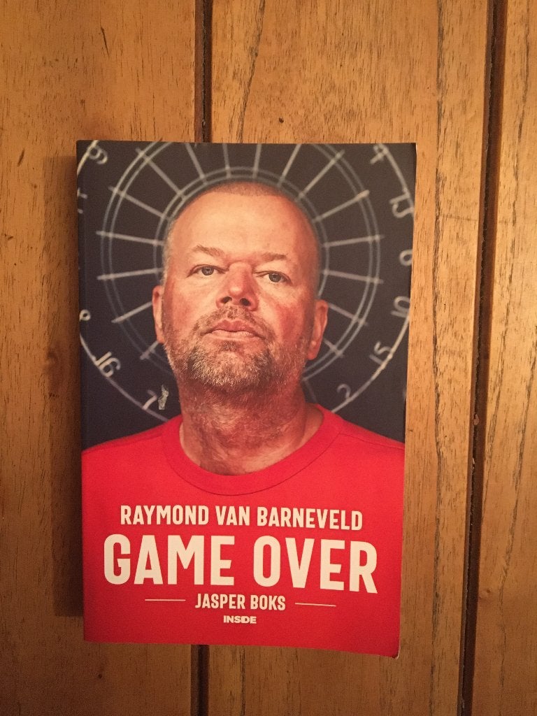 sportboek- Game Over ( Raymond van Barneveld ) Darts, Ophalen of Verzenden, Zo goed als nieuw, Overige sporten