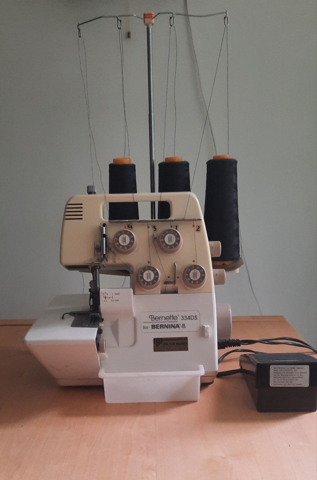 Heerlijke lockmachine Bernette 334DS voor Bernina, Ophalen, Gebruikt, Lockmachine, Bernina