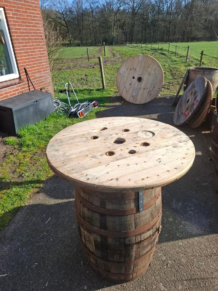 Statafel van whiskyvat en haspelblad, Ophalen, Gebruikt