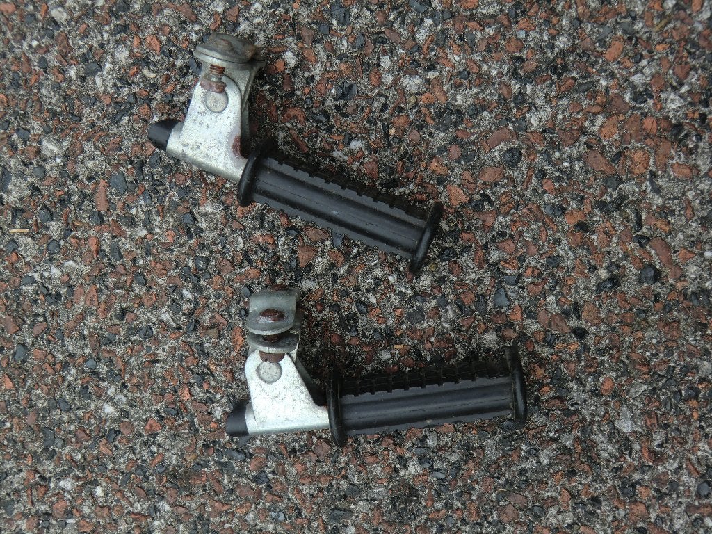 Voetsteuntjes voor achterop (2 stuks), Fietsen en Brommers, Ophalen, Gebruikt, Achterzitje, Voetsteuntjes