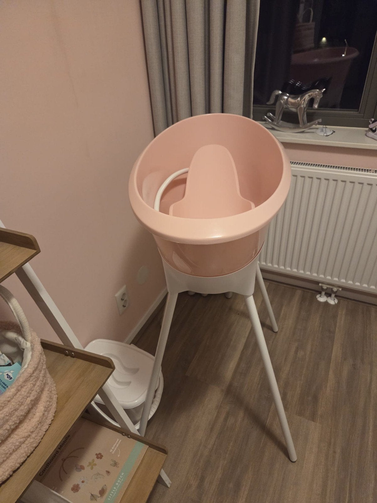 Baby badje met standaard - Roze, Overige merken, Ophalen of Verzenden, Zo goed als nieuw, Badje