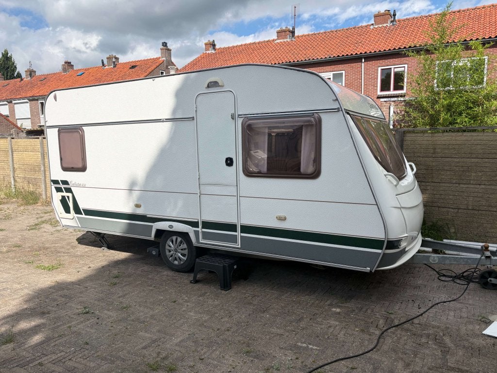 Chateau Calista 450FU  bouwjaar 2002, Caravans en Kamperen, Niet ingevuld, Chateau, Frans bed, Bedrijf