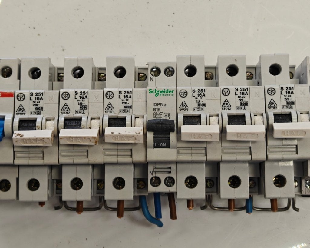 Set installatieautomaten + aardlekschakelaar, Ophalen of Verzenden, Gebruikt, ABB, Groepenkast
