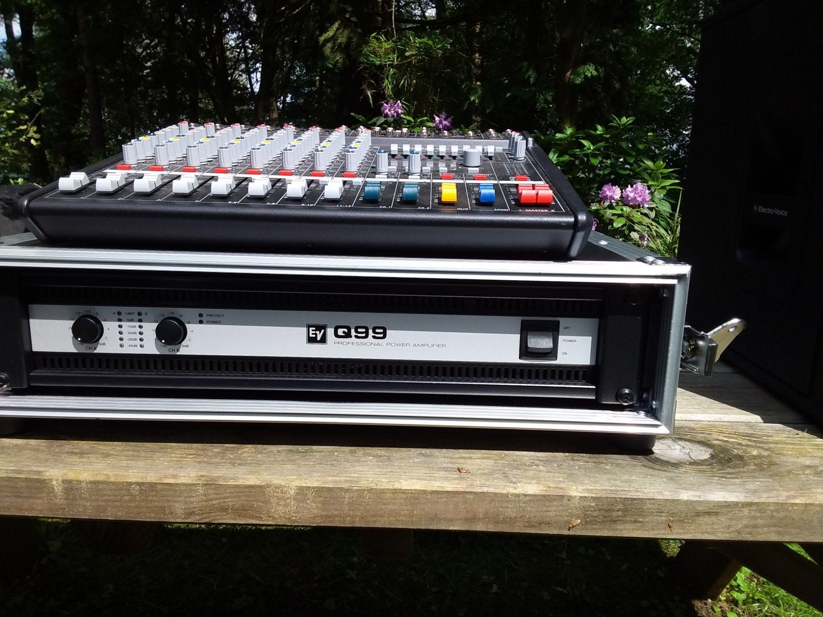 Electro-Voice Q99 versterker met flightcase, Ophalen of Verzenden, Zo goed als nieuw