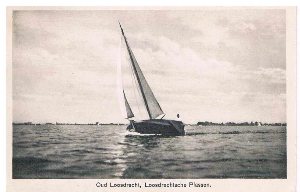 Oud Loosdrecht. Loosdrechtsche plassen met zeilboot, Ophalen of Verzenden, 1920 tot 1940, Gelopen, Noord-Holland