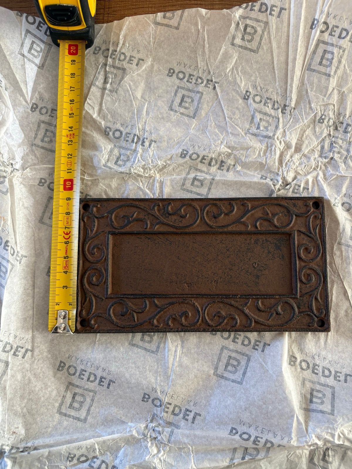 Decoratief gietijzeren naambordje, Nieuw, Ophalen of Verzenden, Klassiek, Metaal