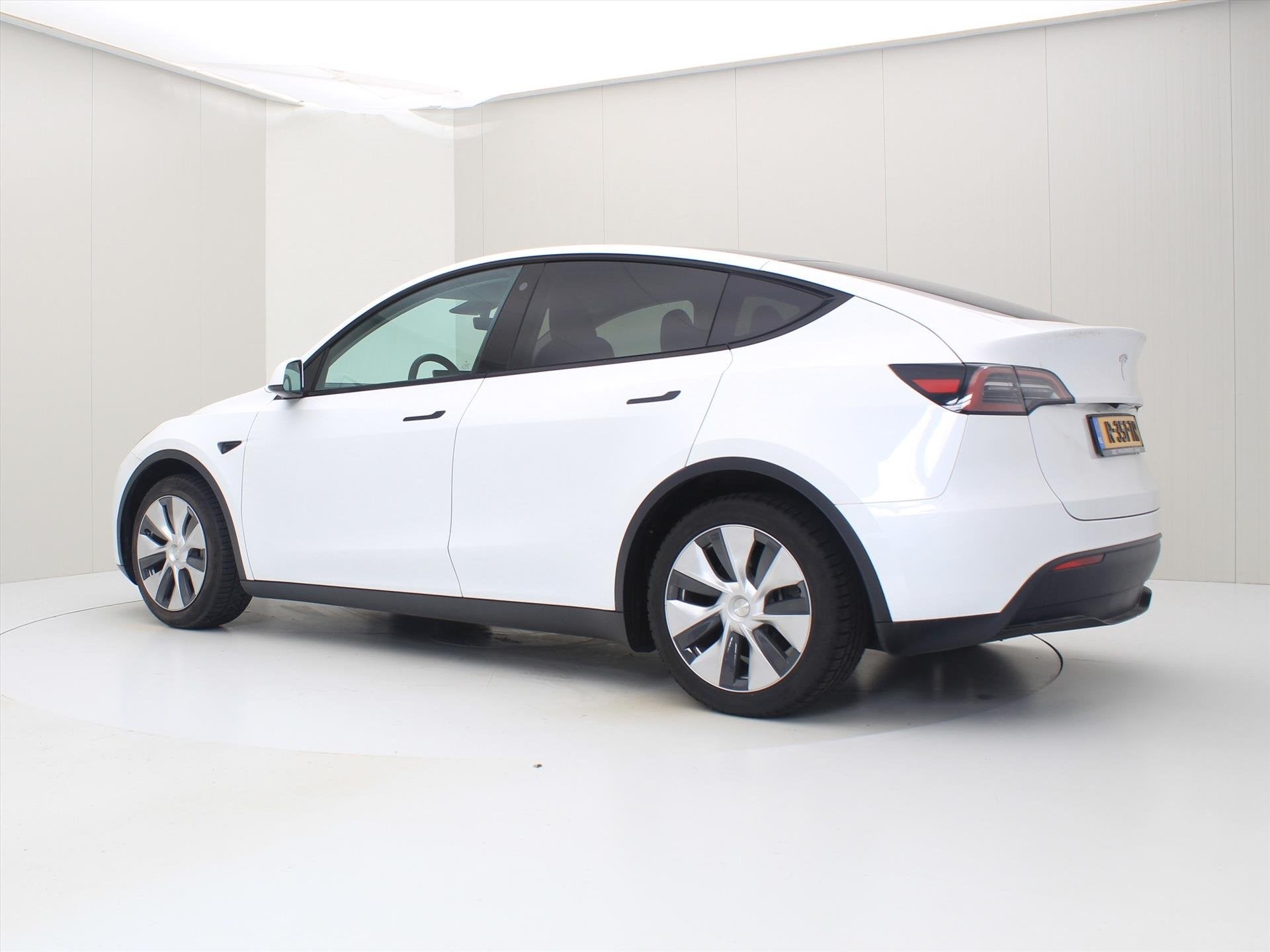 Tesla Model Y Standard RWD Plus 351pk [ LFP ACCU+AUTOPILOT+1, Auto's, Tesla, Automaat, Achterwielaandrijving, Gebruikt, Zwart