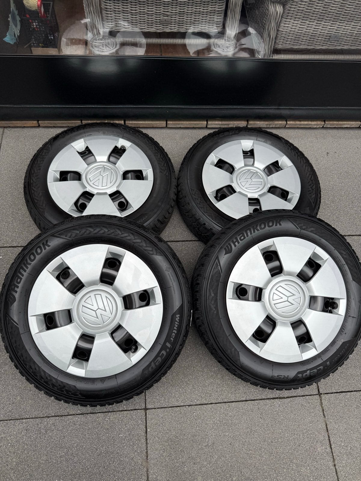 Winterset Volkswagen Up 165/70R14 met wieldoppen, Auto diversen, Ophalen of Verzenden, Gebruikt