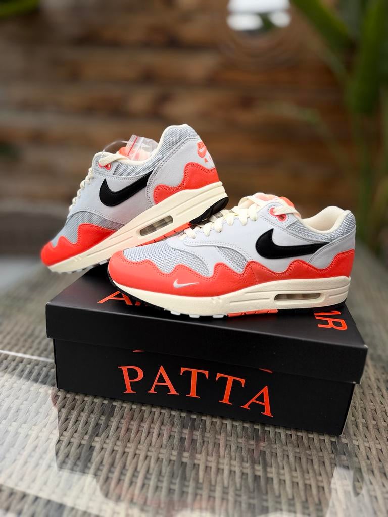 Patta X Nike Air Max 1 Hyper Crimson - Maat 44 - Nieuw, Ophalen of Verzenden, Zo goed als nieuw, Overige kleuren, Sneakers of Gympen