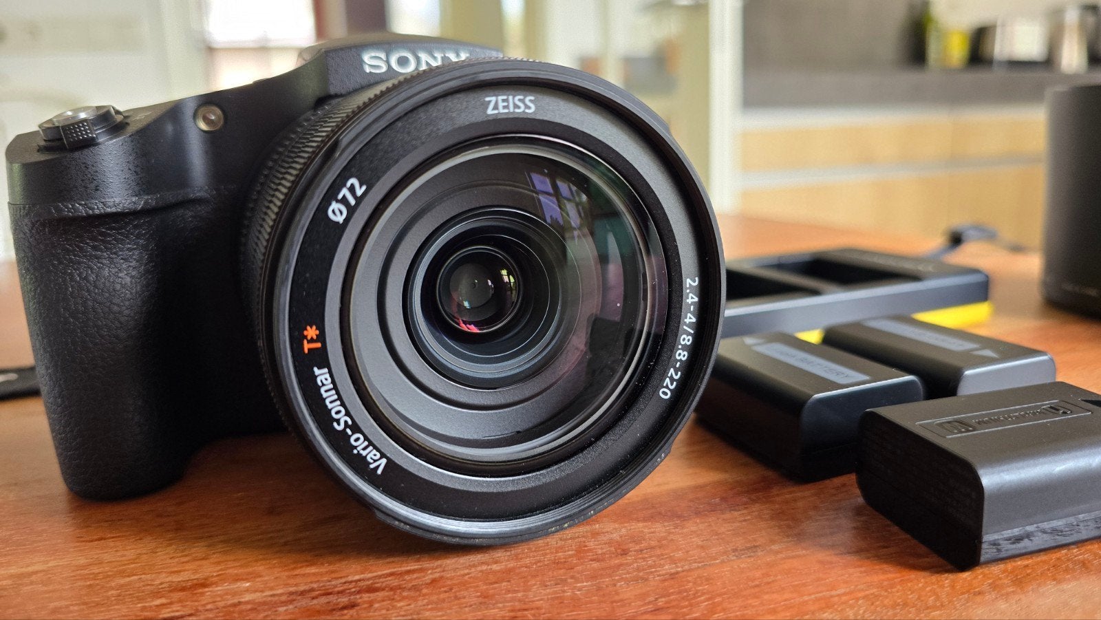 sony RX10 iv camera 24-600 mm zeiss lens, 4K ., Audio, Tv en Foto, Ophalen, Oplader, Zo goed als nieuw, Sony