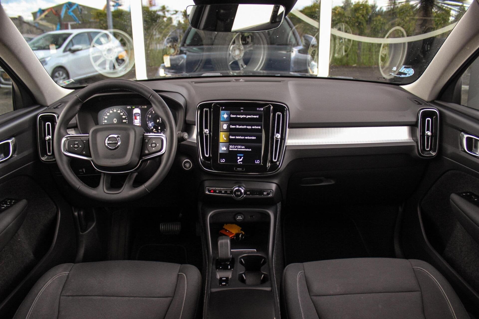 Volvo XC40 2.0 B3 Momentum | 2e eigenaar | NL auto | Cruise, Gebruikt, 4 cilinders, 1969 cc, Blauw