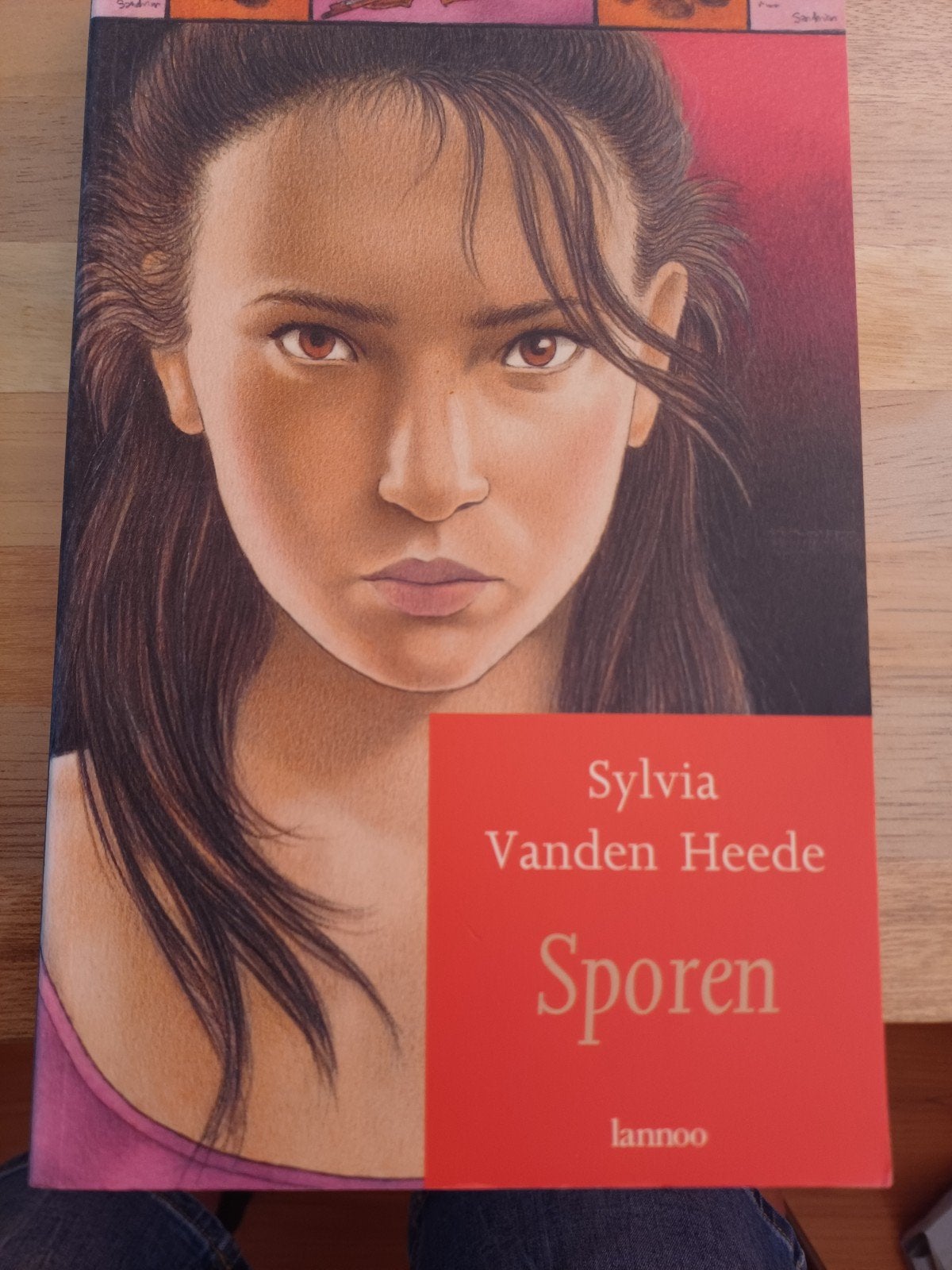 Sylvia Van den Heede.Sporen, Fictie algemeen, Ophalen of Verzenden, Zo goed als nieuw, K. Vervaele