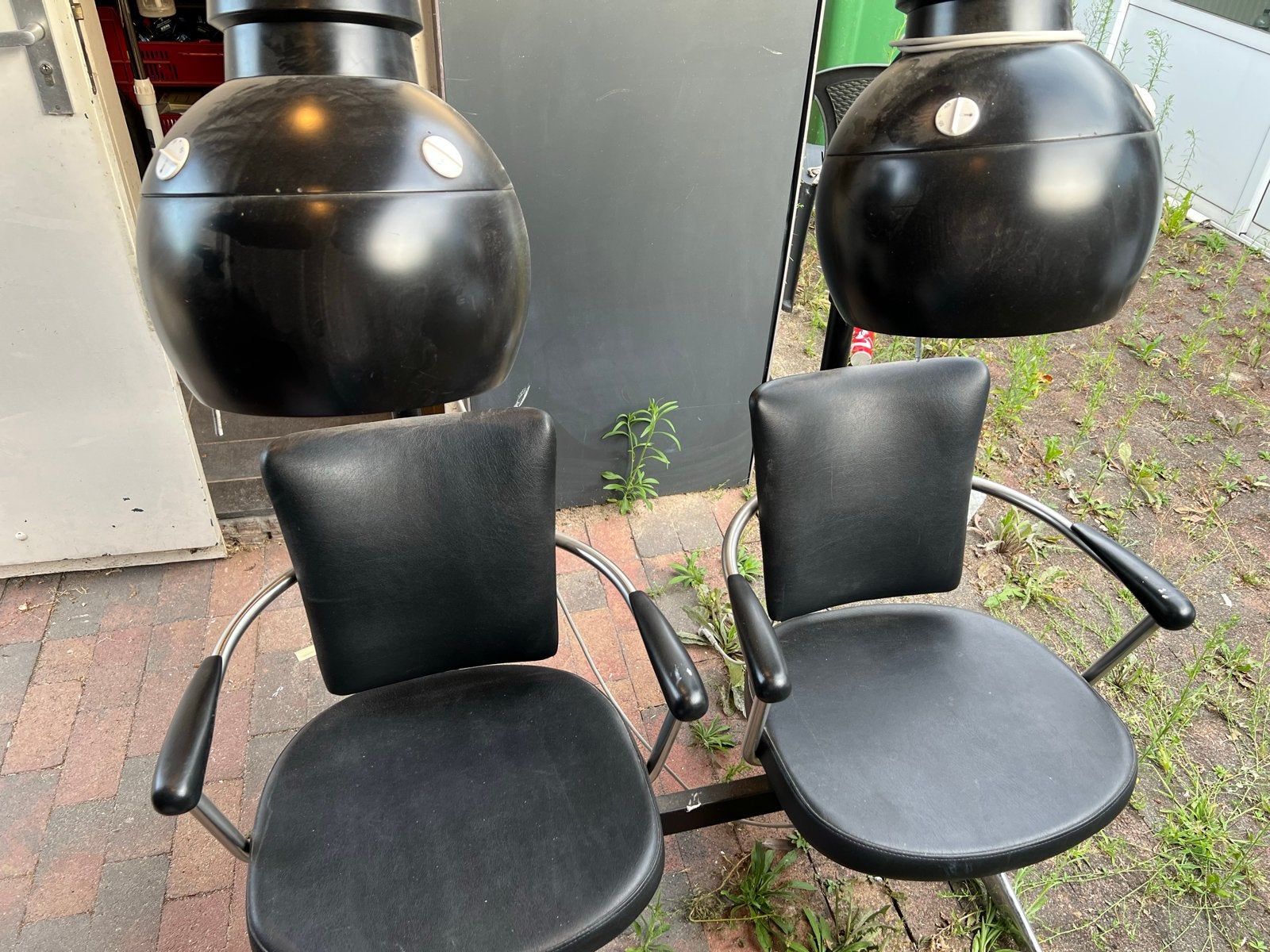 Gratis: Kappersstoelen met haardrogers, Ophalen of Verzenden