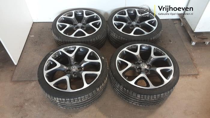 Velgen set + banden van een Opel Insignia (Insignia 08-), Auto-onderdelen, Gebruikt, -, -, Ophalen of Verzenden