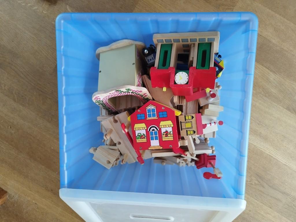 Houten treinbaan met accessoires, Kinderen en Baby's, Speelgoed | Houten speelgoed, Ophalen, Zo goed als nieuw, Overige typen