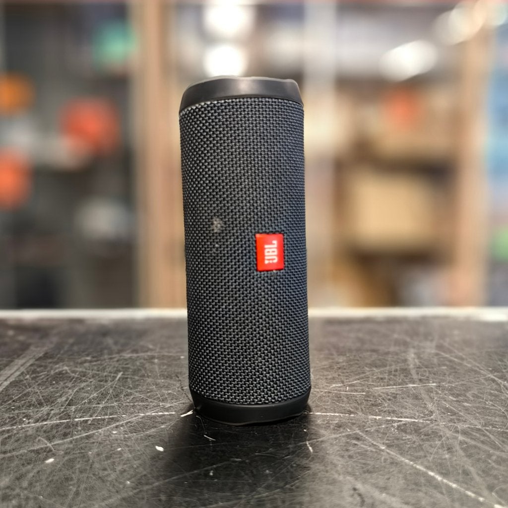 JBL Flip Bluetooth Speaker - In Nette Staat, JBL, Zo goed als nieuw, Support@jbl.com, 400 Atlantic Street
Stamford, CT 06901
USA
