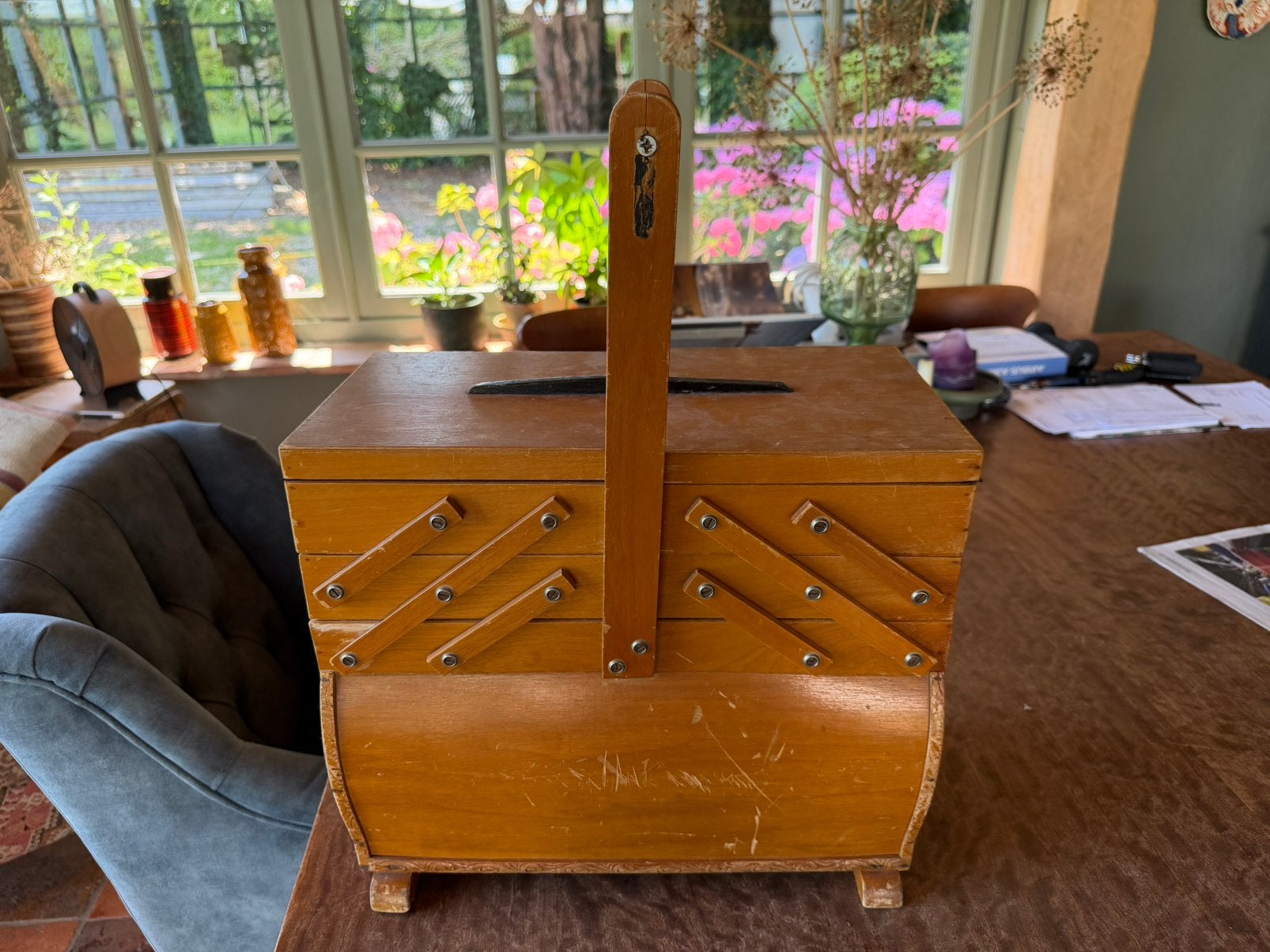 Mid century houten uitschuifbare naaidoos, Ophalen, Gebruikt