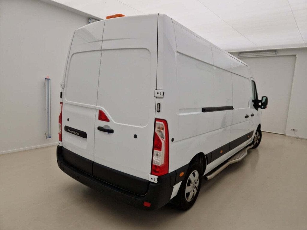 Renault Master 2.3 BluedCi Grand Confort L3H1 2022 Aircondit, Auto's, Renault, 135 pk, 4 cilinders, Parkeersensor, Wit