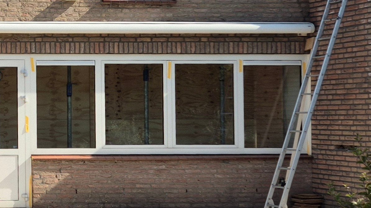 Aluminium kozijn: 4 ramen, 2 draaikiep, HR++ glas, RAL 9001, Gebruikt, Raamkozijn, Aluminium, Inclusief glas
