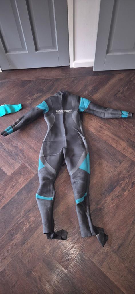 Diverse wetsuits en surfkleding, Watersport en Boten, Windsurfen, Ophalen, Gebruikt, Neilpryde, Overige typen