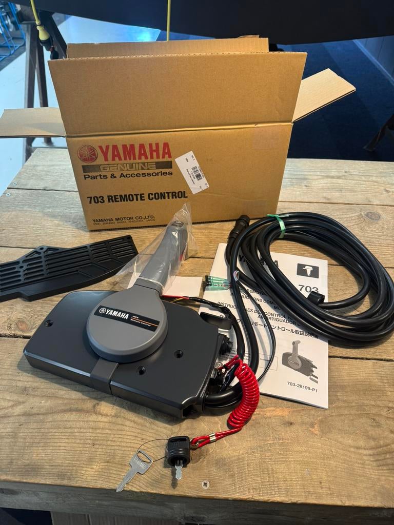 Nieuwe Yamaha 703 schakelhandel - Afstandsbediening, Ophalen, Nieuw, Motor en Techniek