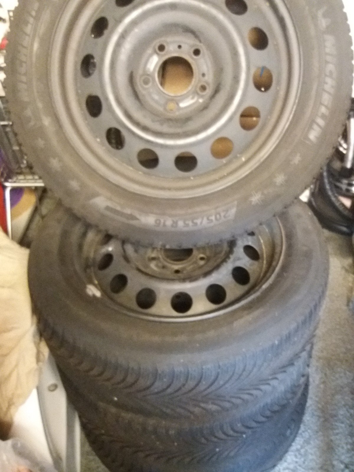 Zonder wieldoppen 205/55R16 Michelin 4x stalen velgen, Ophalen, Zo goed als nieuw