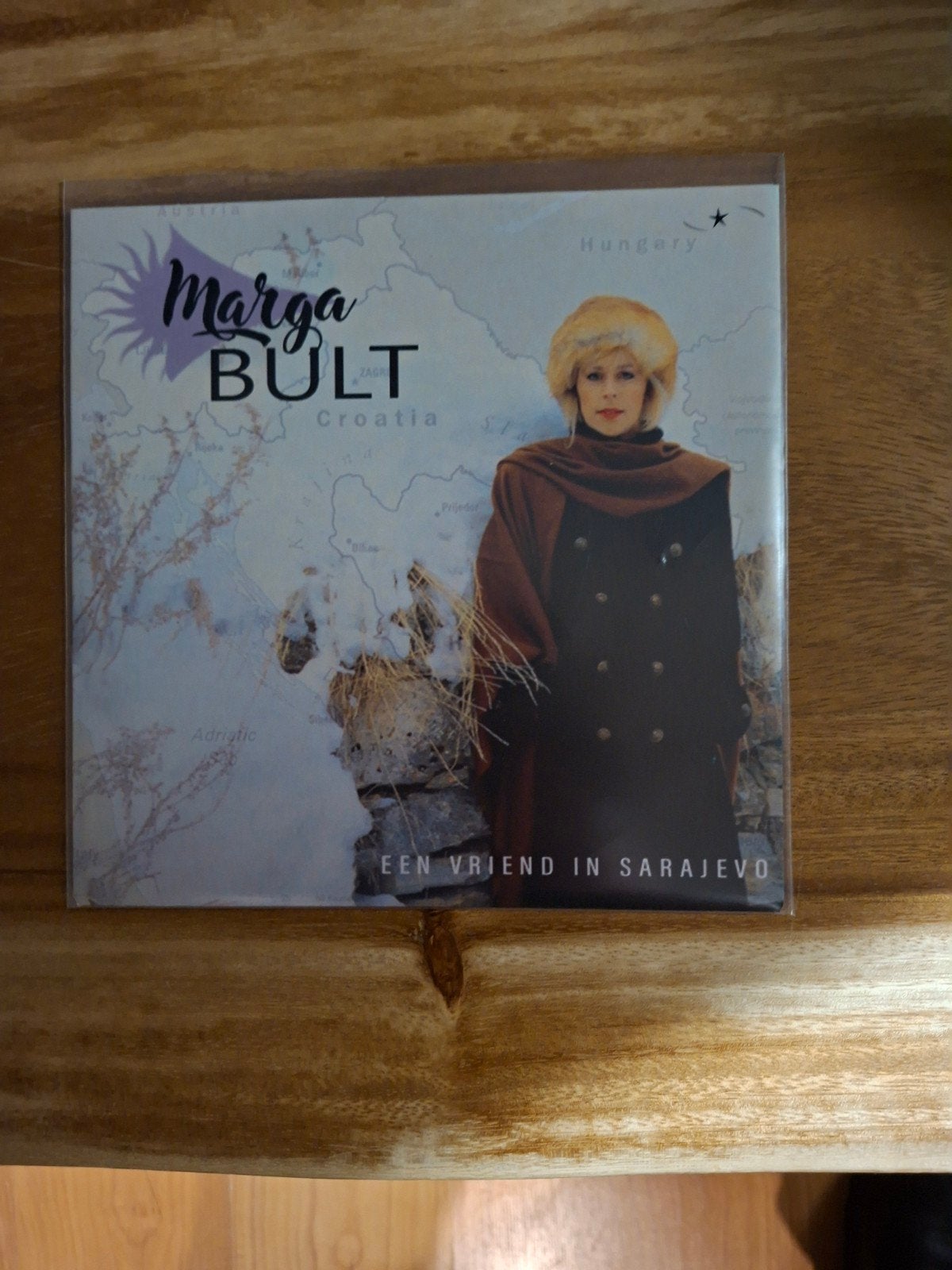 Marga Bult - Een Vriend in Sarajevo ( Single), Ophalen of Verzenden, Zo goed als nieuw, Nederlandstalig